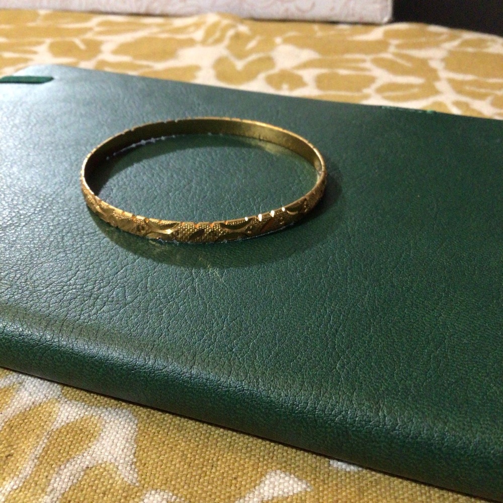 VINTAGE Gold Tone Etched Bangle